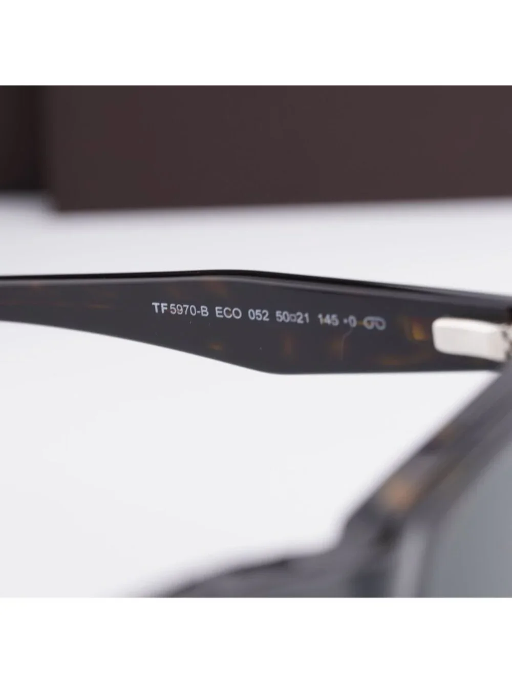 Tom Ford model ft5970